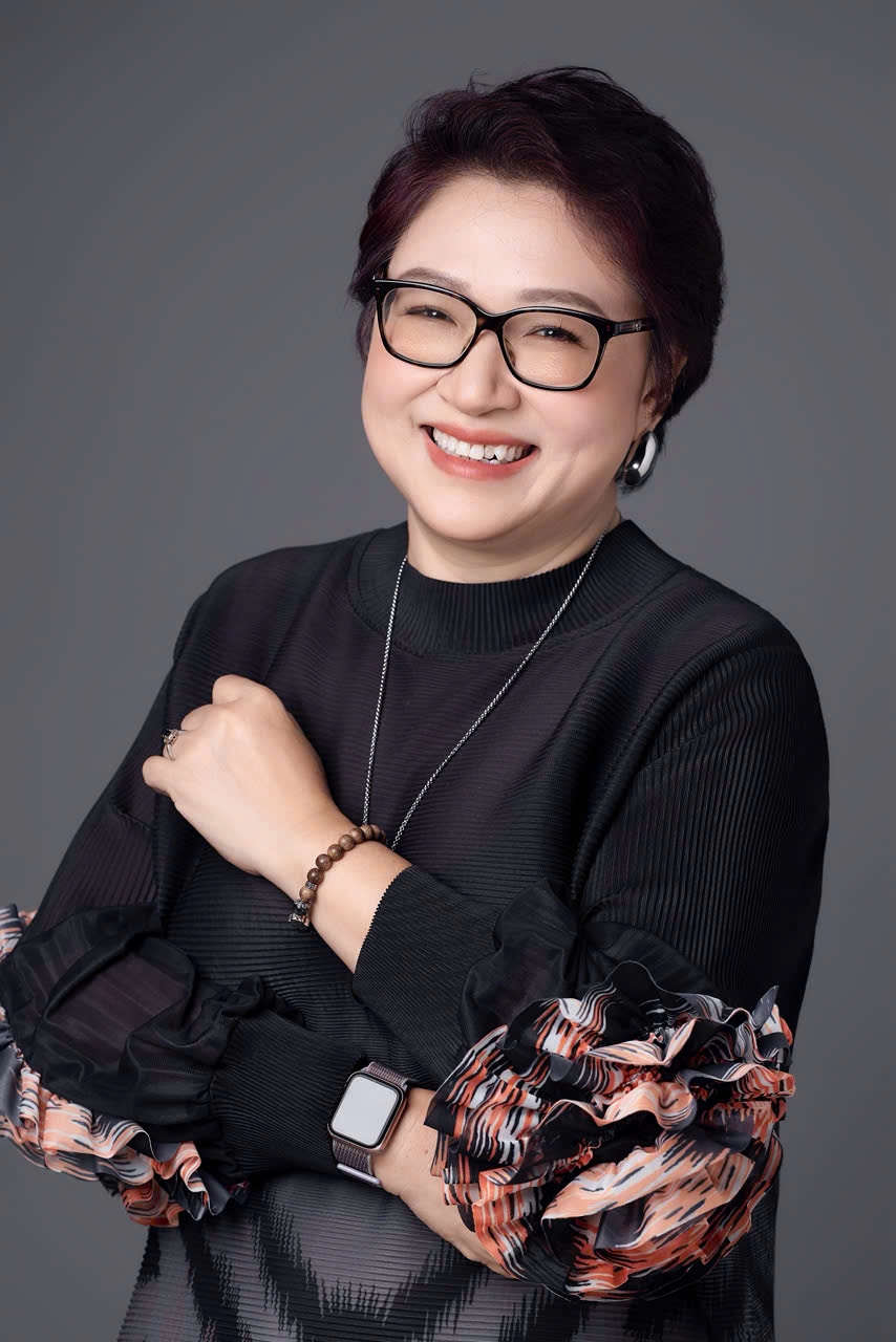 Bà Trịnh Như Quỳnh, Giám đốc Đối ngoại, ngân hàng Standard Chartered Việt Nam.