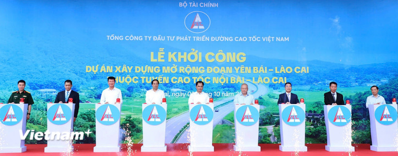 Lễ khởi công Dự án xây dựng mở rộng đoạn Yên Bái - Lào Cai thuộc tuyến cao tốc Nội Bài - Lào Cai. (Ảnh: TTXVN)