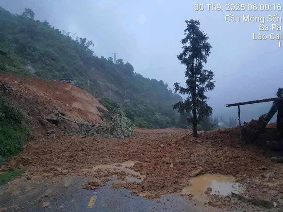 Tại Lào Cai, mưa lớn đã gây sạt lở tại nhiều tuyến đường.