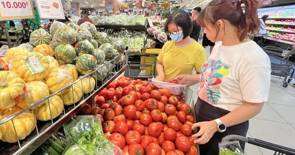 Bảo đảm nguồn cung hàng hóa thiết yếu, bình ổn thị trường mùa mưa bão