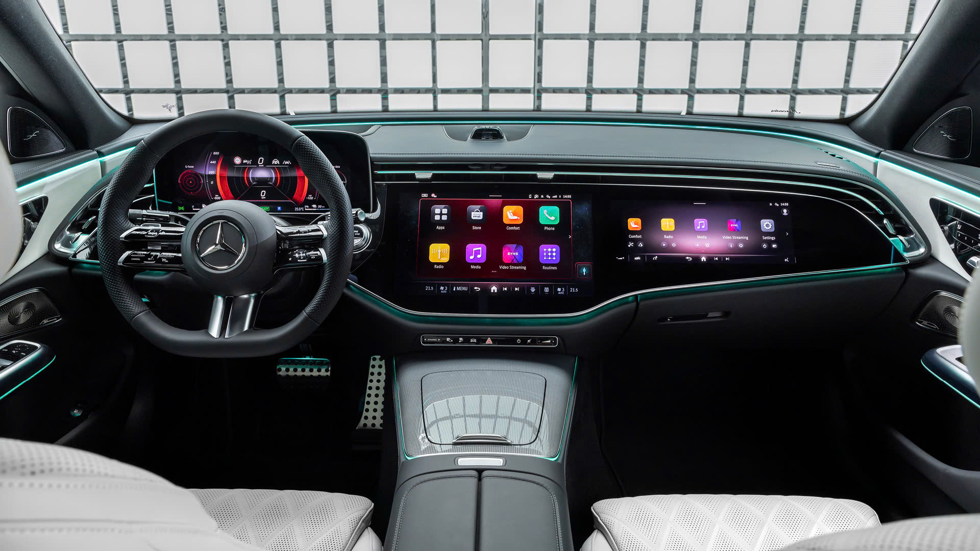 <i>Khoang nội thất của Mercedes-Benz E-Class thế hệ mới.</i>