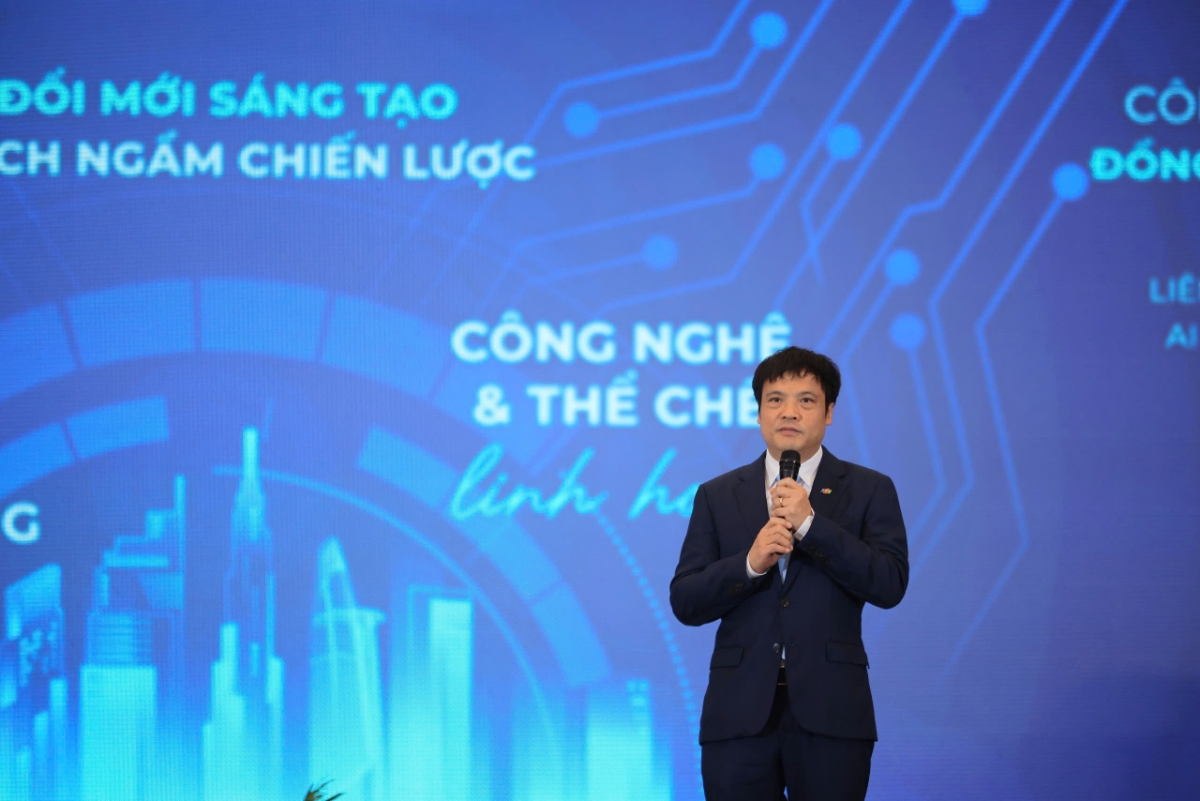 Nếu tiếp tục chạy theo các công nghệ cũ, chúng ta sẽ mãi không thể bắt kịp. Nhưng với AI, ông Khoa tin rằng Việt Nam hoàn toàn có thể trở thành trung tâm công nghệ hàng đầu của khu vực.