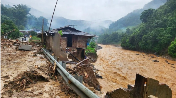 Tình trạng thiên tai, lũ quét gây thiệt hại nặng nề.