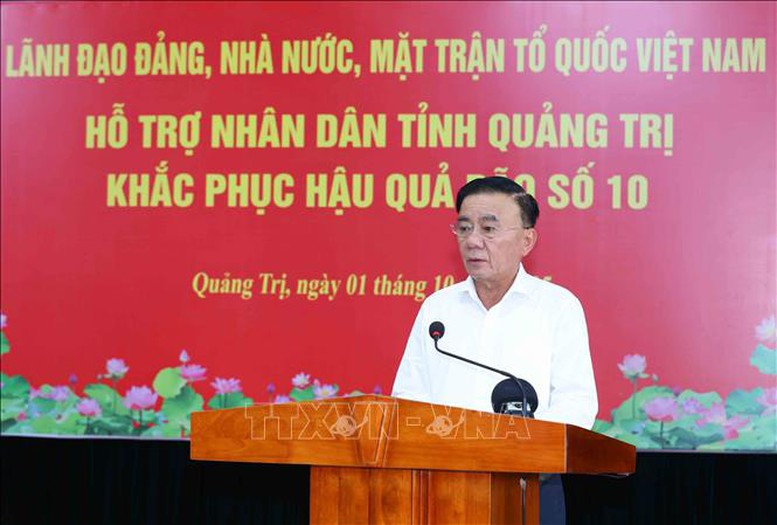 Thường trực Ban Bí thư Trần Cẩm Tú gửi lời thăm hỏi tới nhân dân tỉnh Quảng Trị trước thiệt hại do bão số 10 gây ra - Ảnh: TTXVN