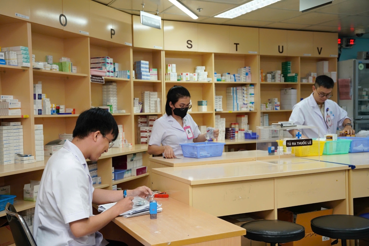 Bộ Y tế đang tiếp tục rà soát, sửa đổi, bổ sung danh mục thuốc để đáp ứng tốt hơn nhu cầu điều trị. Ảnh: Phương Thảo.