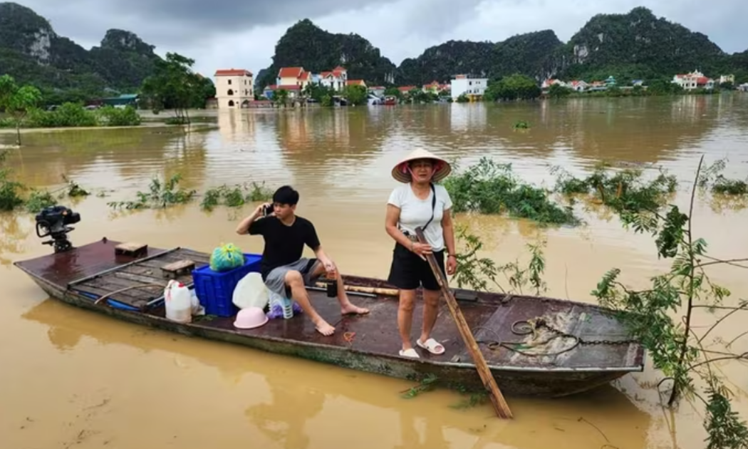 Trên địa bàn tỉnh Ninh Bình hiện có hơn 5.000 hộ dân bị ngập do ảnh hưởng của mưa lũ. Ảnh: Anh Tú