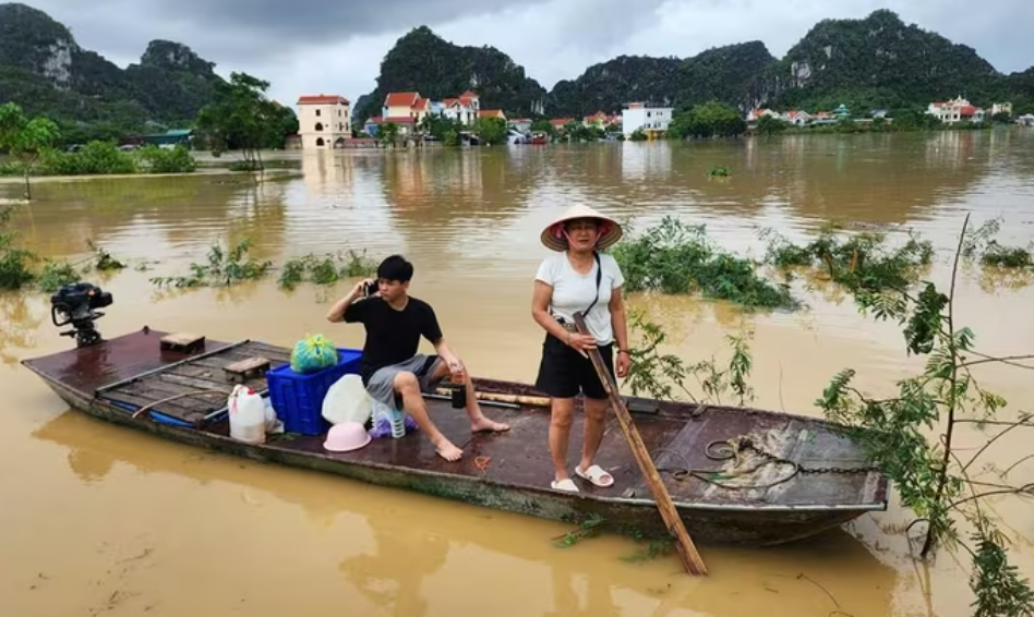Trên địa bàn tỉnh Ninh Bình hiện có hơn 5.000 hộ dân bị ngập do ảnh hưởng của mưa lũ. Ảnh: Anh Tú