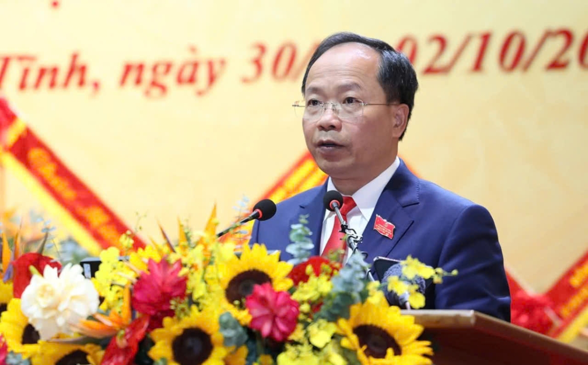  Bí thư Tỉnh ủy Hà Tĩnh Nguyễn Duy Lâm trình bày tóm tắt Báo cáo chính trị tại Đại hội.