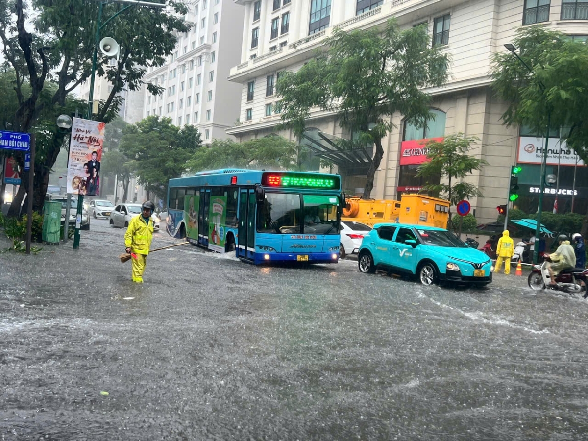 Phố Phan Bội Châu (Hà Nội) chiều ngày 30/9. Ảnh: VGP/DA