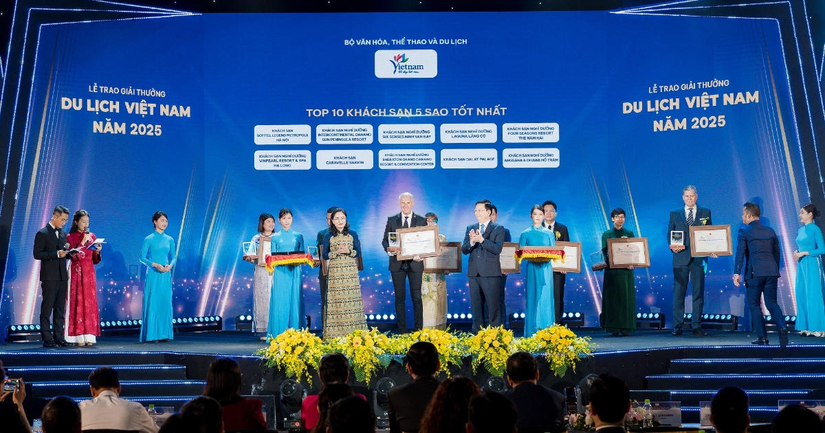 Sheraton Grand Danang Beach Resort SPA được vinh danh Top 10 khách sạn 5 sao tốt nhất Việt Nam 2025