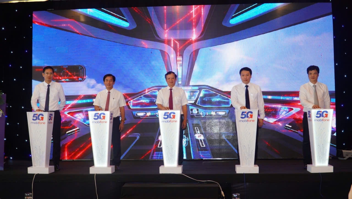 Trong trụ cột hạ tầng, Huế đạt được tiến bộ đáng kể với việc xây dựng hạ tầng số, phát triển dữ liệu mở và ứng dụng công nghệ trong chính quyền điện tử. Ảnh minh hoạ