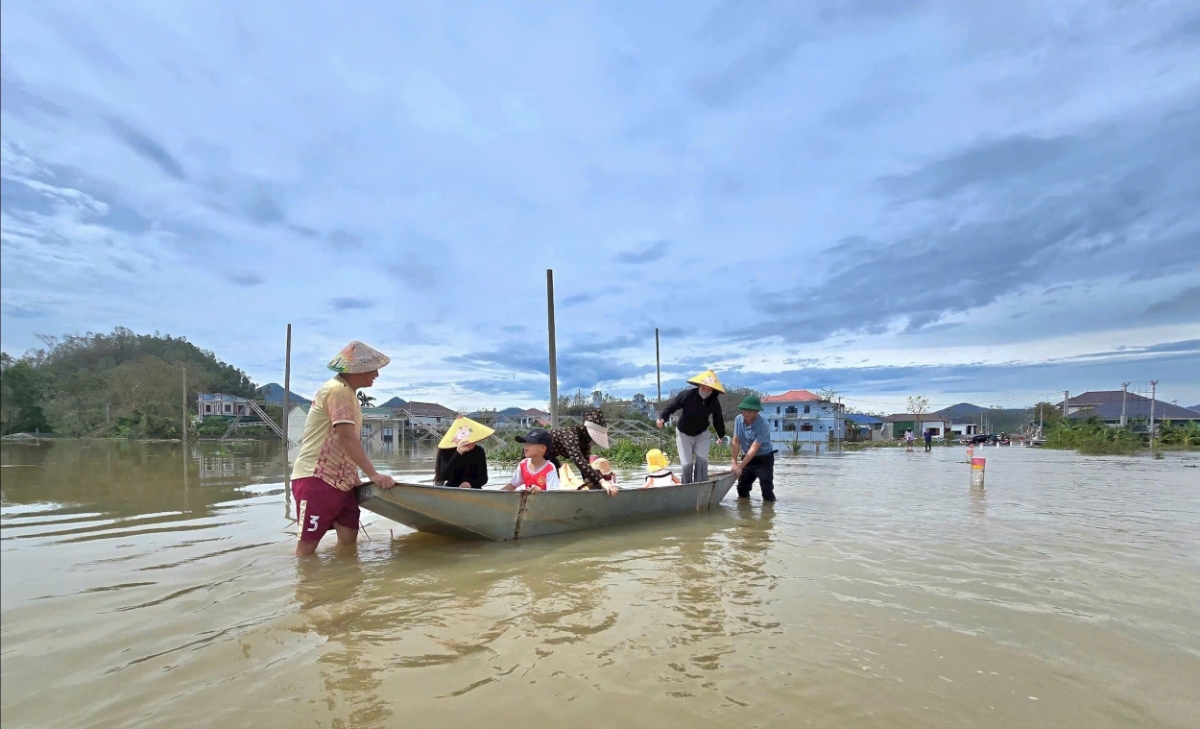 Nghệ An còn 26 xã đang ngập lụt