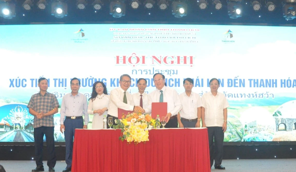 Hiệp hội Du lịch miền Đông Bắc Thái Lan, Hiệp hội Du lịch tỉnh Thanh Hóa ký kết Biên bản ghi nhớ hợp tác du lịch. Ảnh: Nguyễn Đạt