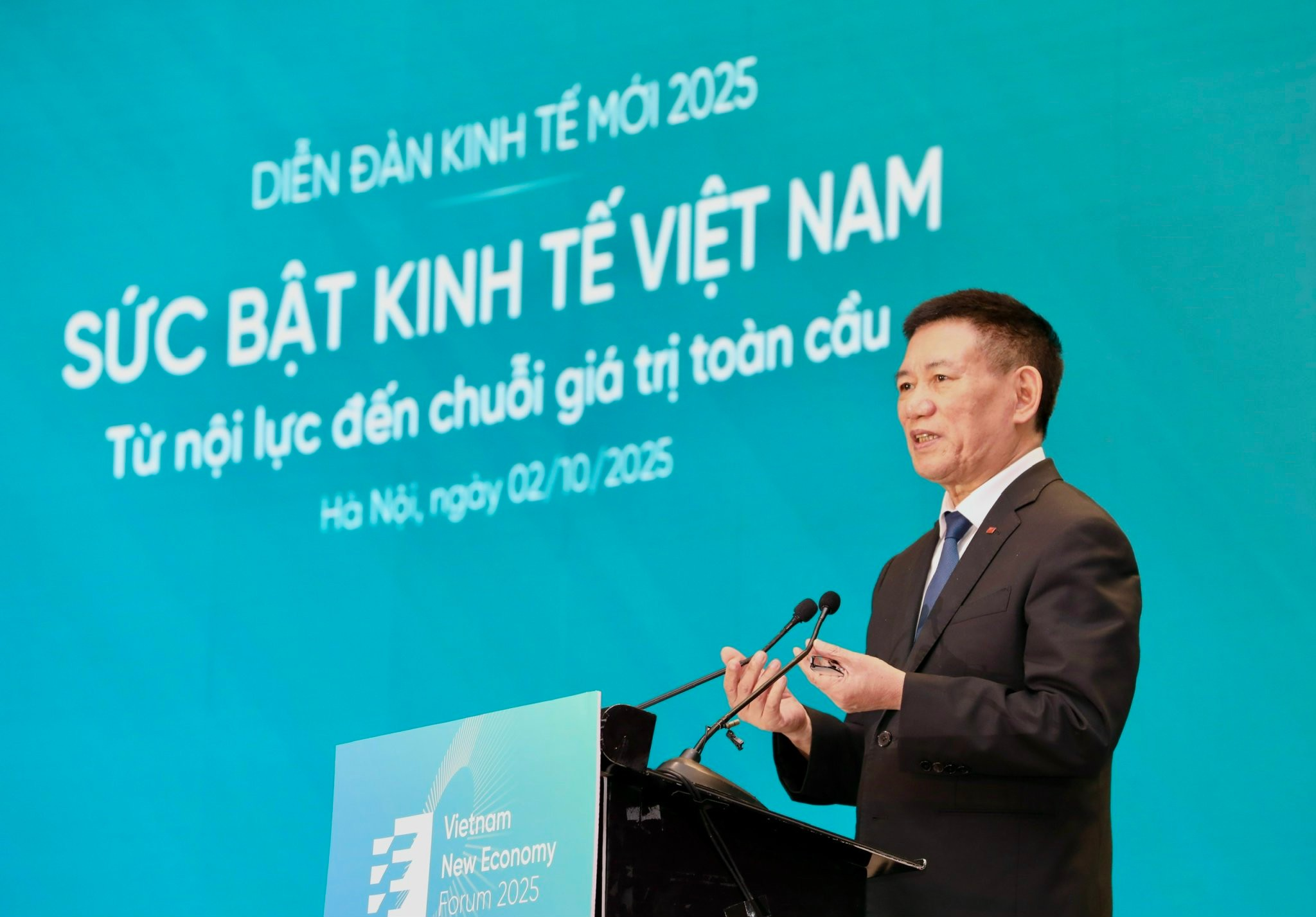 Phó Thủ tướng Chính phủ Hồ Đức Phớc phát biểu tại Diễn đàn Kinh tế mới Việt Nam 2025. Ảnh: Việt Dũng.