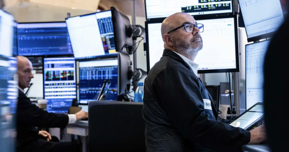 Chứng khoán Mỹ cao chưa từng thấy dù Chính phủ đóng cửa, giá dầu tiếp tục lao dốc