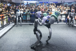 Hai robot hình người Unitree chiến đấu trên võ đài quyền anh trong triển lãm công nghệ ở Hàng Châu, Chiết Giang, vào ngày 28 tháng 9 năm 2025