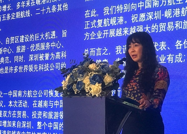 Giám đốc Sở Văn hoá, Thể thao và Du lịch TP. Đà Nẵng Trương Thị Hồng Hạnh phát biểu tại buổi đón chuyến bay. Ảnh Ngô Anh Văn