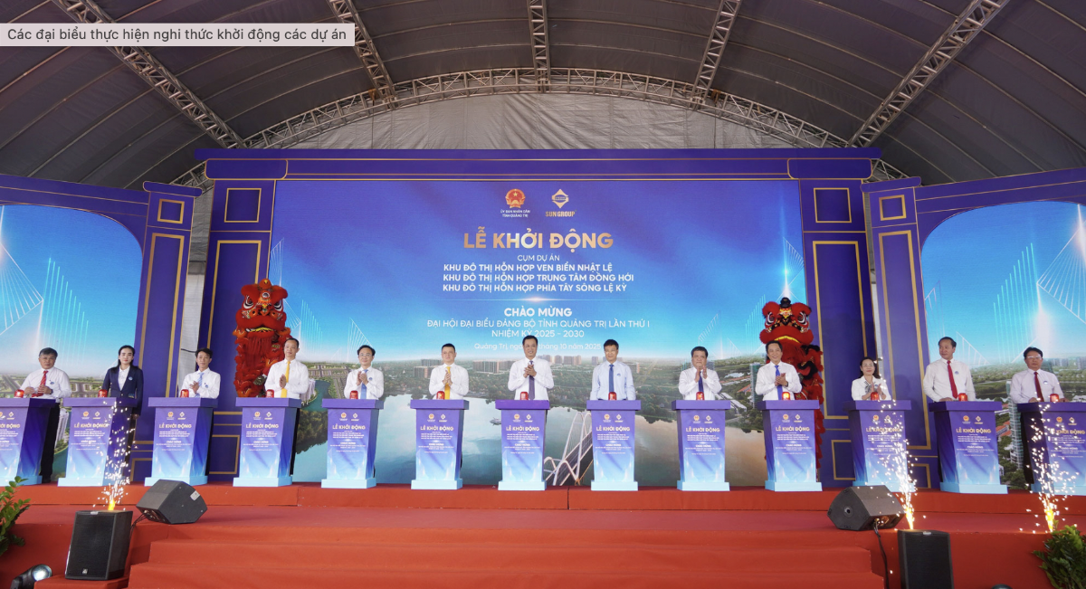 Các đại biểu thực hiện nghi thức khởi động các dự án