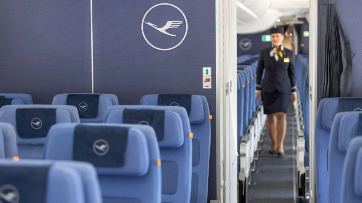 AI cũng có thể thúc đẩy các hãng hàng không cắt giảm việc làm.