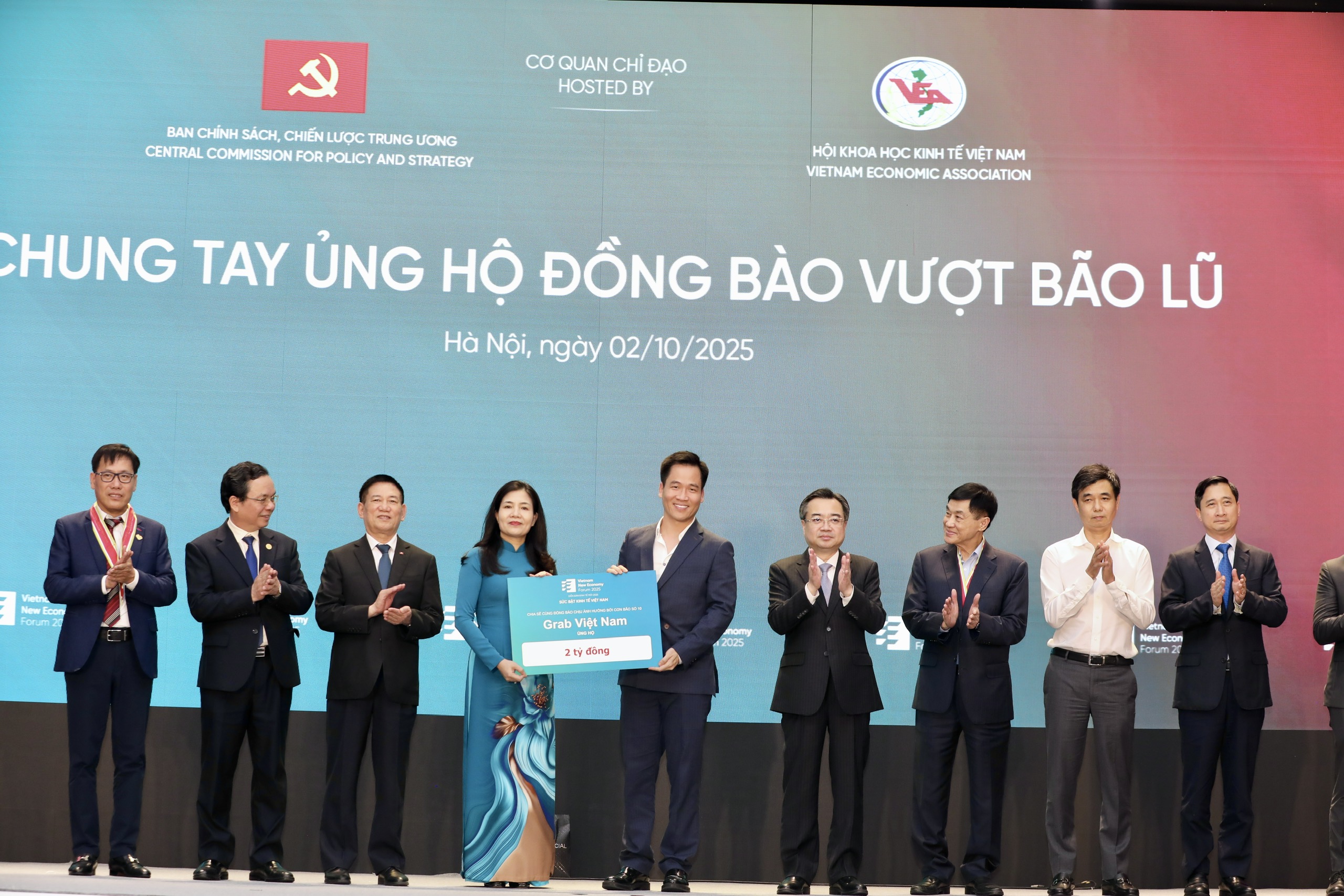 Mở đầu Diễn đàn Kinh tế mới 2025 (Vietnam New Economy Forum 2025) và chương trình Thương hiệu Mạnh Việt Nam 2025, Ban tổ chức đã phát động chương trình chung tay ủng hộ đồng bào miền Trung bị ảnh hưởng bởi cơn bão Bualoi (bão số 10)...