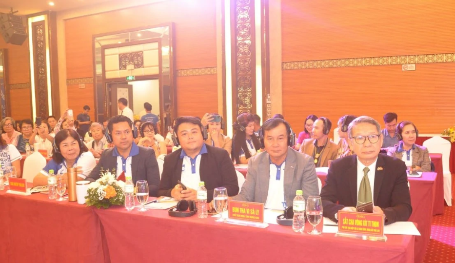Đại diện Hiệp hội du lịch miền Đông Bắc Thái Lan và đại diện các doanh nghiệp du lịch Thái Lan dự hội nghị. Ảnh: Nguyễn Đạt