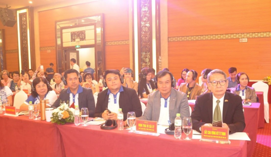 Đại diện Hiệp hội du lịch miền Đông Bắc Thái Lan và đại diện các doanh nghiệp du lịch Thái Lan dự hội nghị. Ảnh: Nguyễn Đạt
