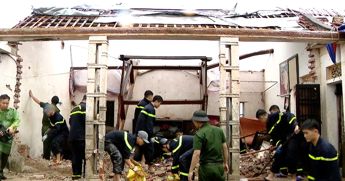 Thủ tướng chỉ đạo khẩn trương khắc phục hậu quả bão số 10