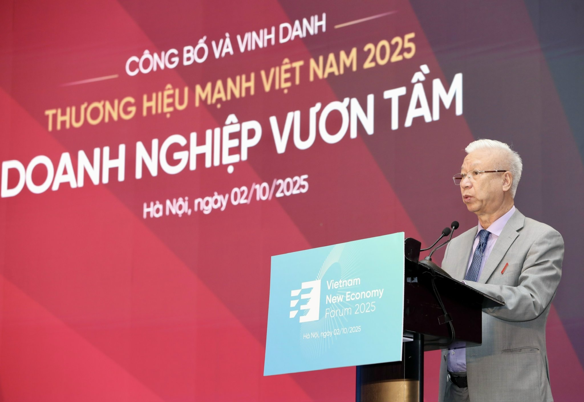 Ông Đào Quang Bính, Phó Chủ tịch Hội đồng Biên tập Tạp chí Kinh tế Việt Nam – VnEconomy, phát biểu khai mạc chương trình Thương hiệu Mạnh Việt Nam 2025. Ảnh: Việt Dũng.