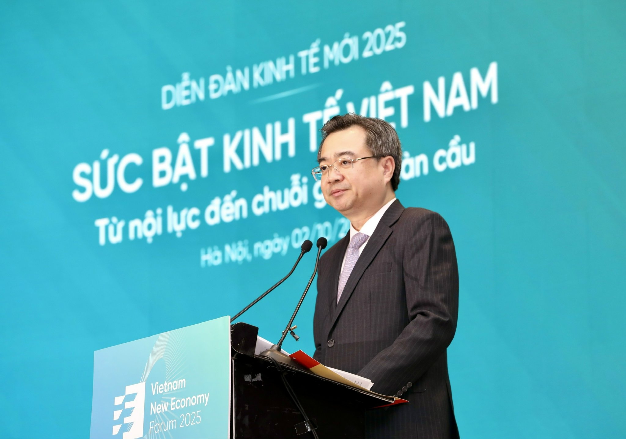 Trưởng Ban Chính sách, Chiến lược Trung ương Nguyễn Thanh Nghị nhấn mạnh: “Đổi mới mô hình tăng trưởng không chỉ là nhiệm vụ kinh tế, thực hiện mục tiêu trước mắt và hai mục tiêu chiến lược đến năm 2030, năm 2045, mà còn là sứ mệnh chính trị và lịch sử để bảo đảm độc lập, tự chủ, tự cường, để đưa Việt Nam bước vào kỷ nguyên phát triển mới”.