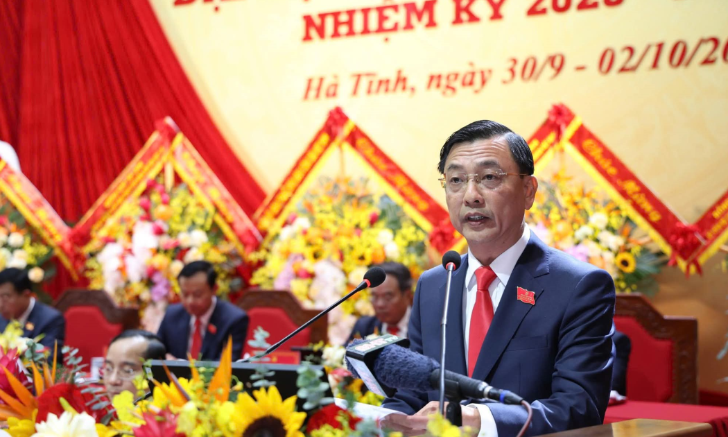 Trưởng Ban Quản lý Khu kinh tế tỉnh Hà Tĩnh Trần Việt Hà trình bày tham luận
