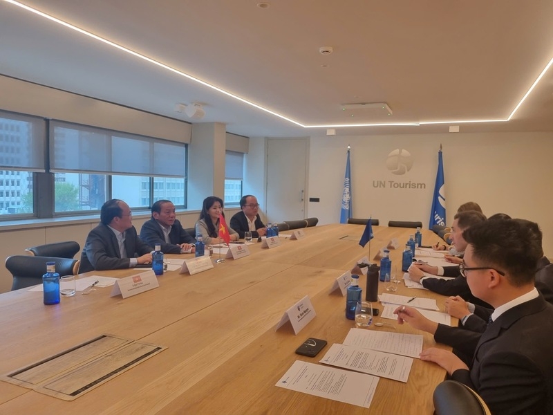 Bộ trưởng Nguyễn Văn Hùng trân trọng cảm ơn UN Tourism đã phối hợp chặt chẽ với Việt Nam tổ chức thành công Hội nghị quốc tế về Du lịch nông thôn lần thứ nhất vào tháng 12/2024 vừa qua tại tỉnh Quảng Nam.