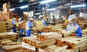 Mỹ áp thuế cao với đồ nội thất: Thách thức với ngành gỗ Việt Nam