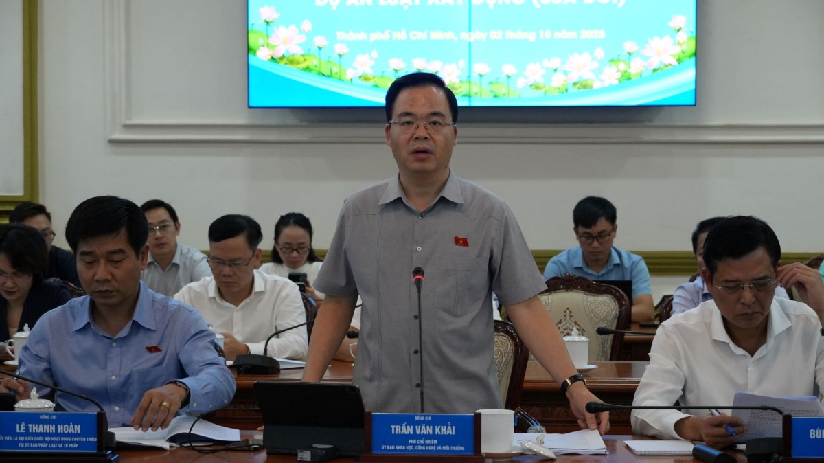 Phó Chủ nhiệm Ủy ban Khoa học Công nghệ và Môi trường&nbsp;Trần Văn Khải phát biểu kết luận buổi làm việc - Ảnh: Cổng thông tin điện tử TP. Hồ Chí Minh.