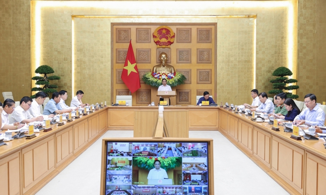 Thủ tướng Phạm Minh Chính chủ trì cuộc họp của Thường trực Chính phủ trực tuyến với các địa phương về công tác khắc phục hậu quả cơn bão số 10 và mưa lũ sau bão - Ảnh: VGP