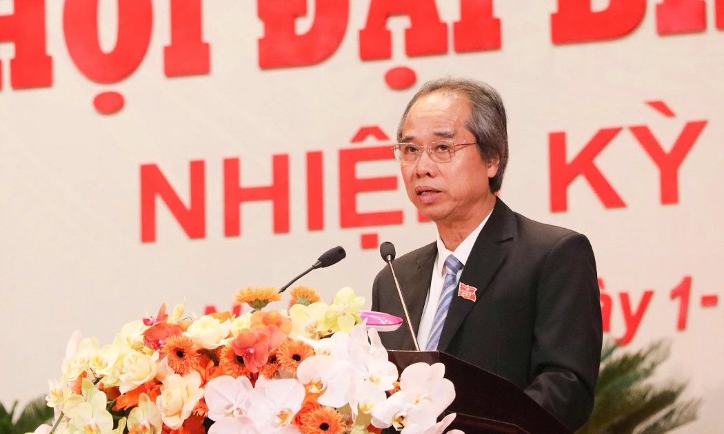 Đại biểu Nguyễn Sỹ Văn, Chủ tịch Công ty TNHH MTV Xăng dầu Nghệ An, tham luận tại Đại hội