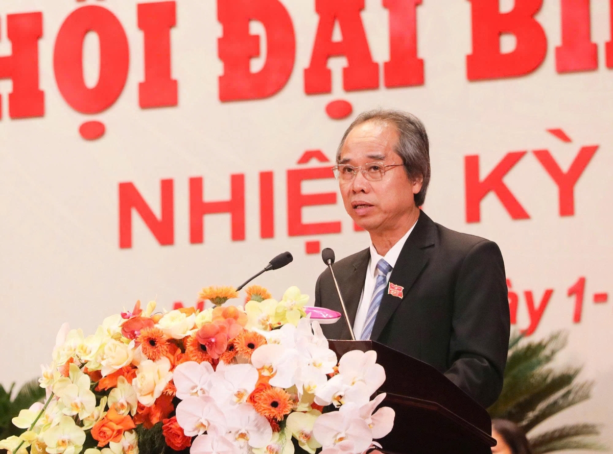 Đại biểu Nguyễn Sỹ Văn, Chủ tịch Công ty TNHH MTV Xăng dầu Nghệ An, tham luận tại Đại hội