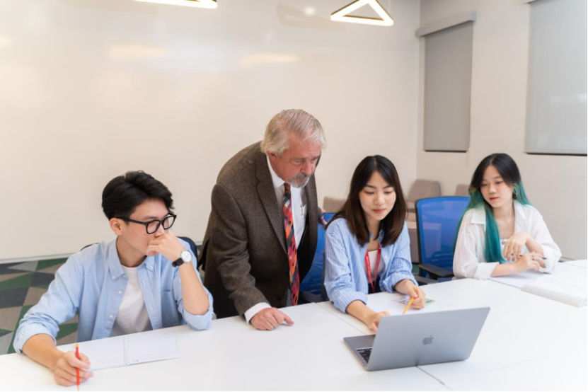An international learning environment at BUV, where lecturers provide close academic support.