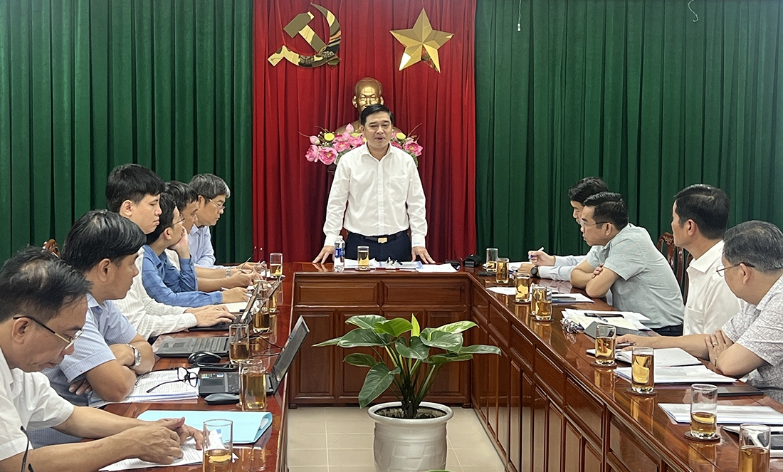 Phó Chủ tịch UBND tỉnh Đồng Nai Hồ Văn Hà đã làm việc với Tập đoàn Điện lực Việt Nam (EVN) và các đơn vị liên quan về công tác bồi thường, giải phóng mặt bằng cho Dự án Nhà máy điện Nhơn Trạch 3 và 4. Ảnh: EVNNPT.