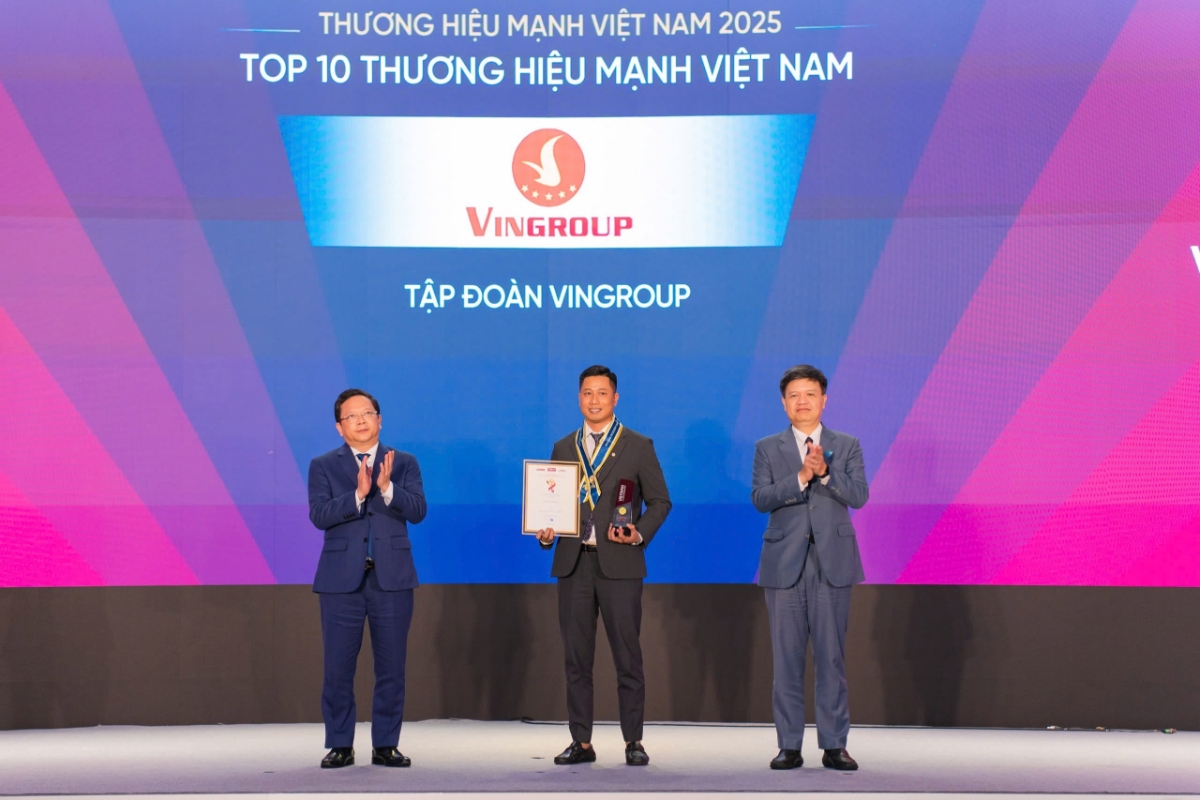 Với những nỗ lực không ngừng nghỉ, VinFast là doanh nghiệp được vinh danh trong Top 10 Thương hiệu Mạnh Vươn tầm 2025.