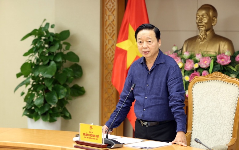 Phó Thủ tướng Trần Hồng Hà chủ trì cuộc họp về ứng phó với cơn bão số 11 (bão Matmo) - Ảnh: VGP