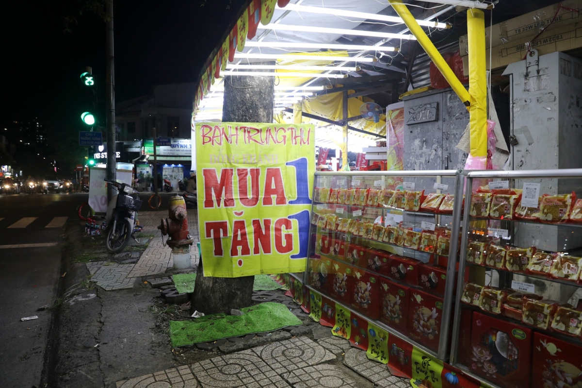 Nhiều&nbsp;người bán hàng cho biết khả năng tồn bánh rất cao.&nbsp;