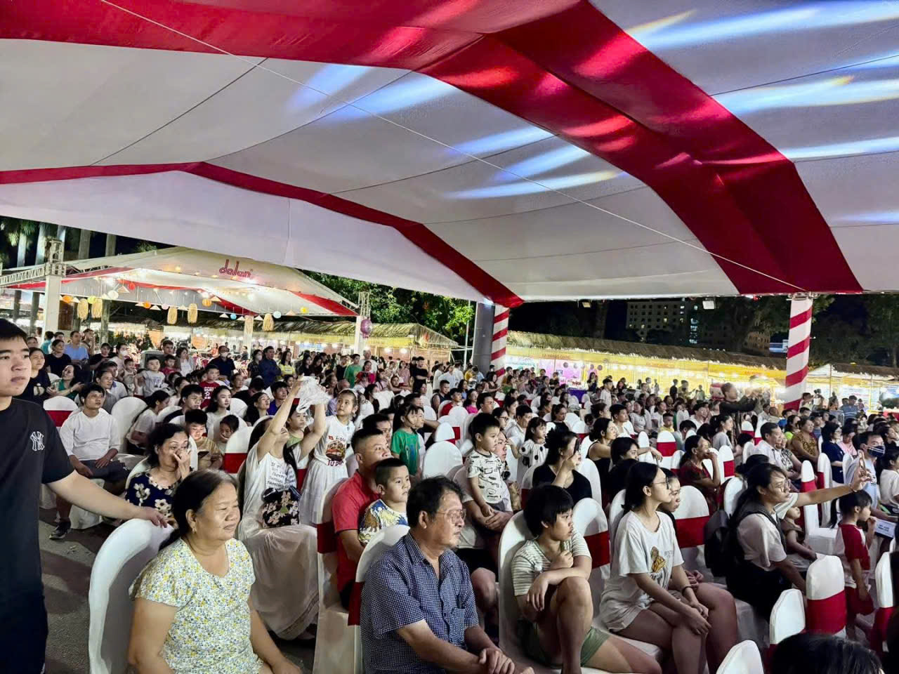 Sự kiện thu hút đông đảo người dân địa phương tham gia