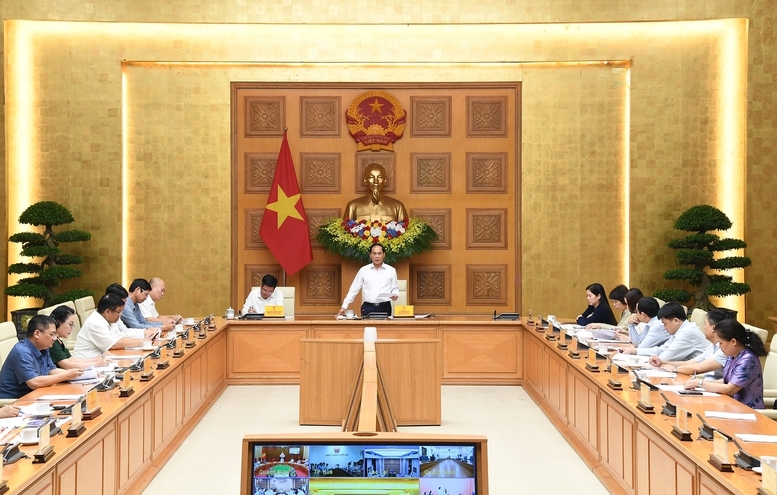 Phó Thủ tướng Chính phủ Bùi Thanh Sơn chủ trì Hội nghị triển khai công tác chuẩn bị tổ chức Hội chợ mùa Thu 2025.  Ảnh: VGP