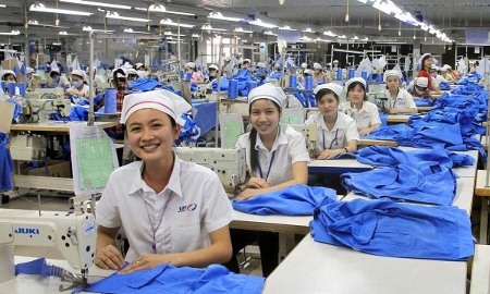 Người lao động ở một số vùng có thể được tăng lương tối thiểu thêm 900.000 đồng