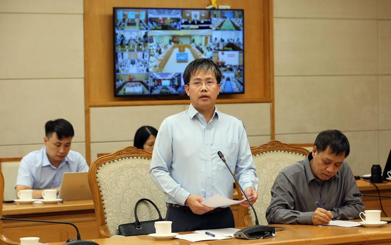 Giám đốc Trung tâm Dự báo Khí tượng thủy văn Quốc gia Mai Văn Khiêm báo cáo - Ảnh: VGP