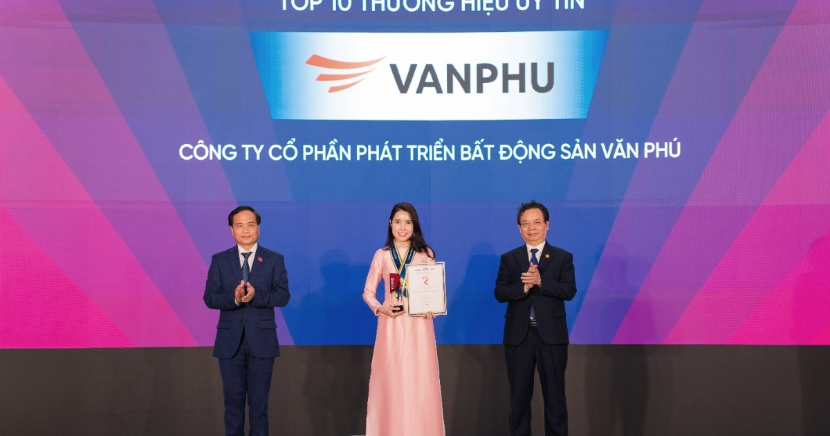 Văn Phú được vinh danh Top 10 Thương hiệu mạnh Việt Nam - Thương hiệu uy tín 2025