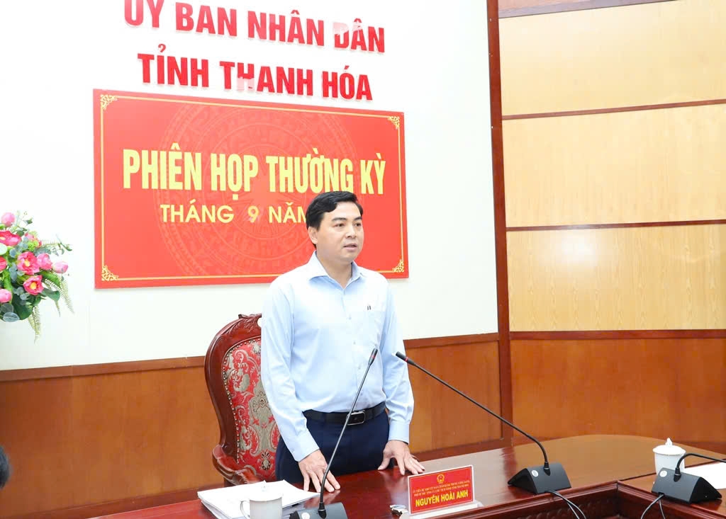 Ông Nguyễn Hoài Anh, Chủ tịch UBND tỉnh Thanh Hóa, chủ trì phiên họp thường kỳ tháng 9/2025