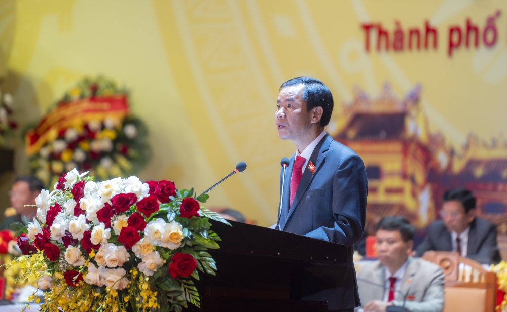 Phó Bí thư Thành ủy, Chủ tịch UBND thành phố Huế Nguyễn Văn Phương báo cáo chính trị tại Đại hội