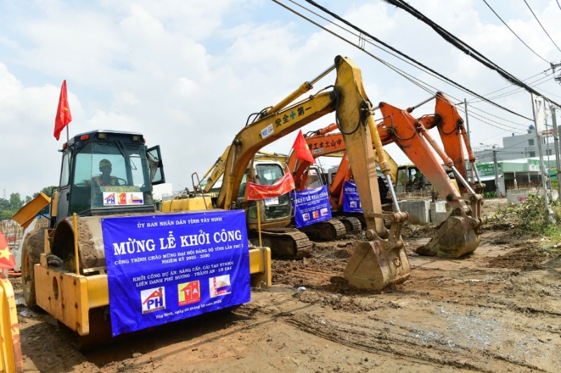 Work gegins on expansion of route connecting HCM City with Tay Ninh province