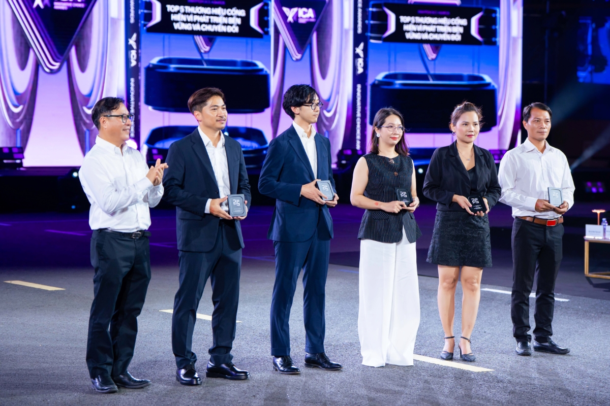 Đại diện các doanh nghiệp nhận giải thương cho từng hạng mục tại&nbsp;Better Choice Awards 2025.&nbsp;